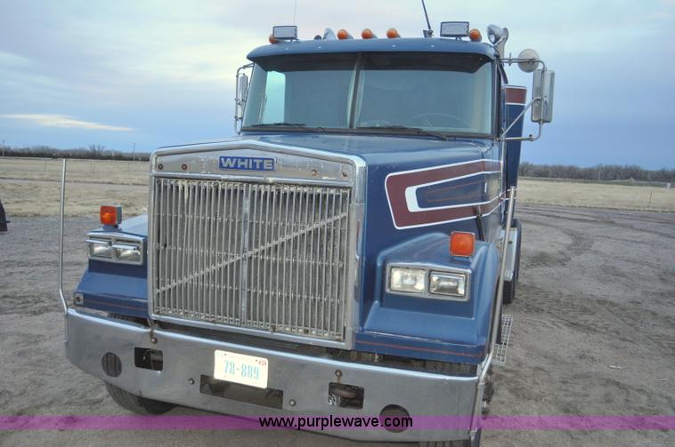 image for item G7281 1985 Volvo White GMC semi truck