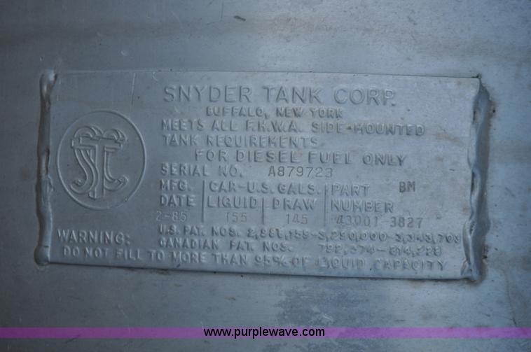 image for item G7281 1985 Volvo White GMC semi truck