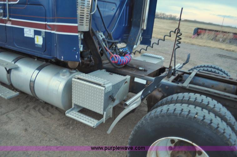 image for item G7281 1985 Volvo White GMC semi truck