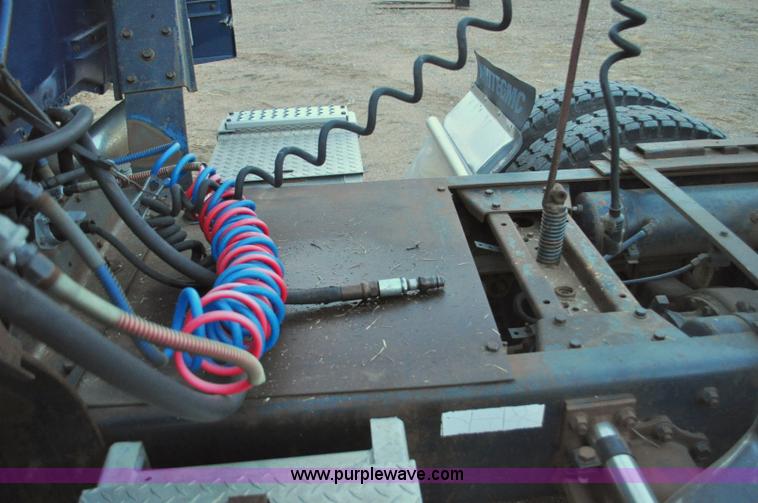 image for item G7281 1985 Volvo White GMC semi truck