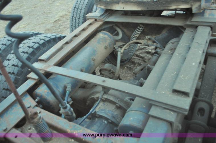 image for item G7281 1985 Volvo White GMC semi truck