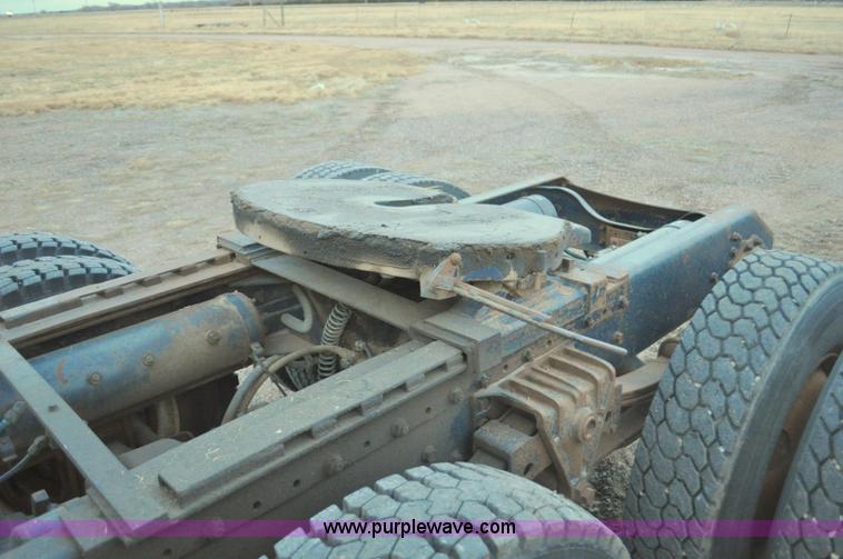 image for item G7281 1985 Volvo White GMC semi truck