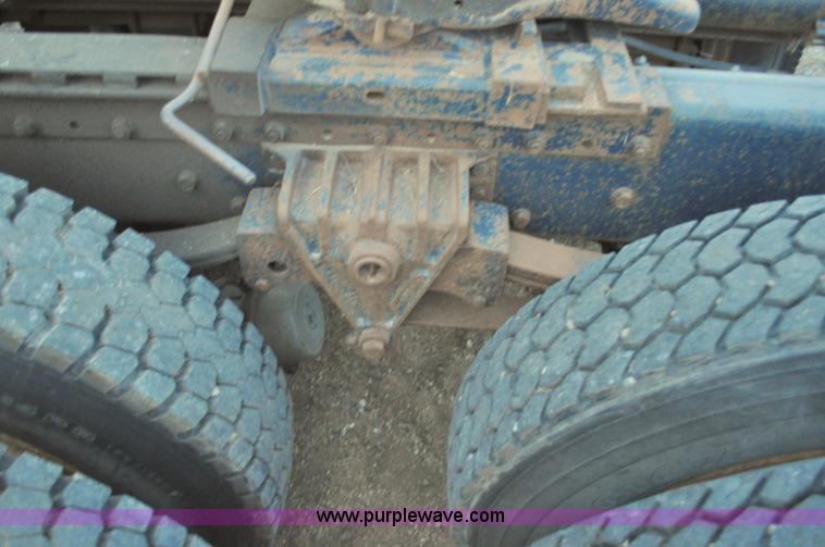 image for item G7281 1985 Volvo White GMC semi truck