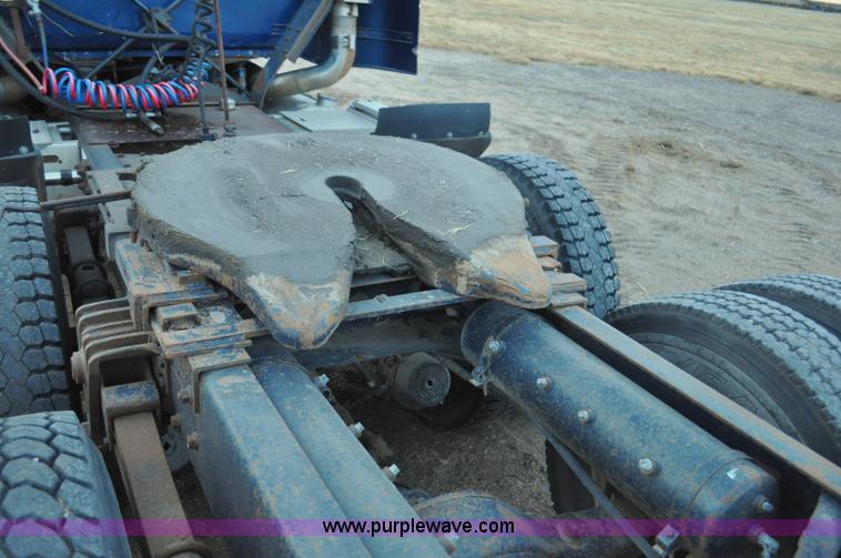 image for item G7281 1985 Volvo White GMC semi truck