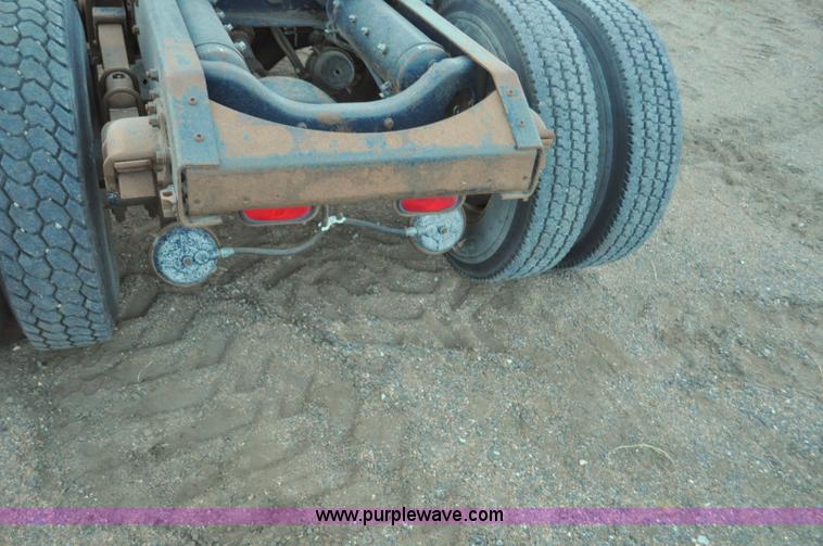 image for item G7281 1985 Volvo White GMC semi truck