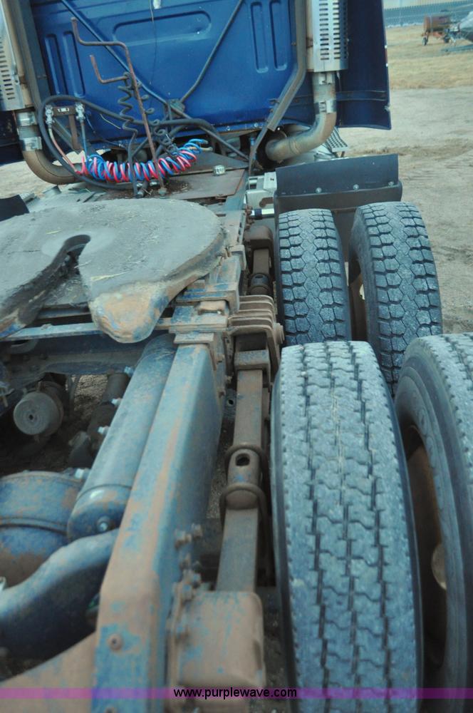 image for item G7281 1985 Volvo White GMC semi truck