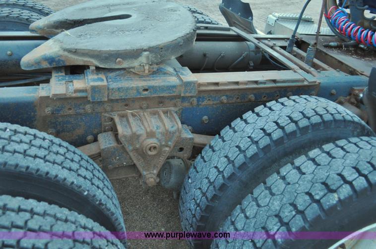 image for item G7281 1985 Volvo White GMC semi truck