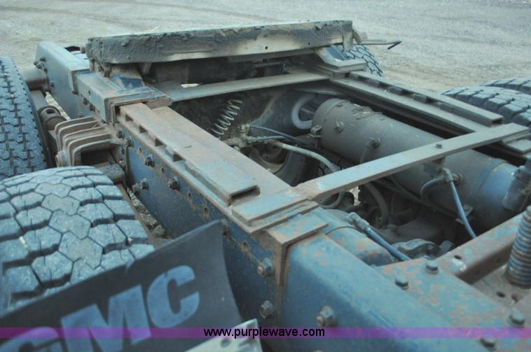 image for item G7281 1985 Volvo White GMC semi truck