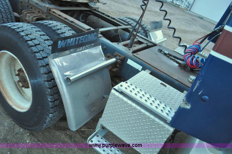 image for item G7281 1985 Volvo White GMC semi truck