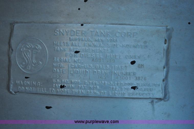 image for item G7281 1985 Volvo White GMC semi truck