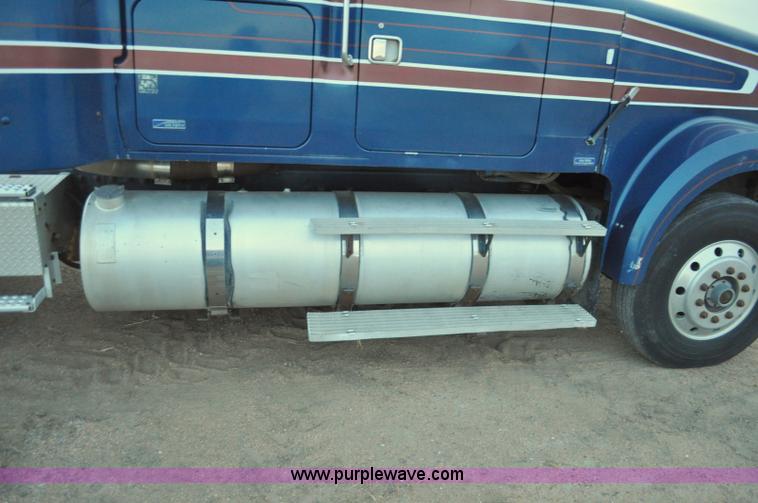 image for item G7281 1985 Volvo White GMC semi truck