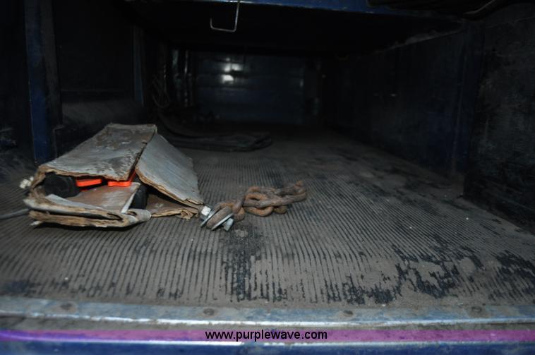 image for item G7281 1985 Volvo White GMC semi truck