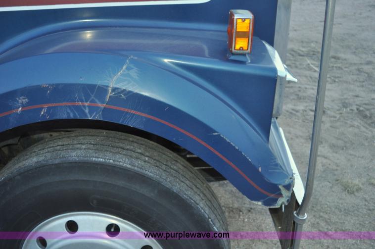 image for item G7281 1985 Volvo White GMC semi truck