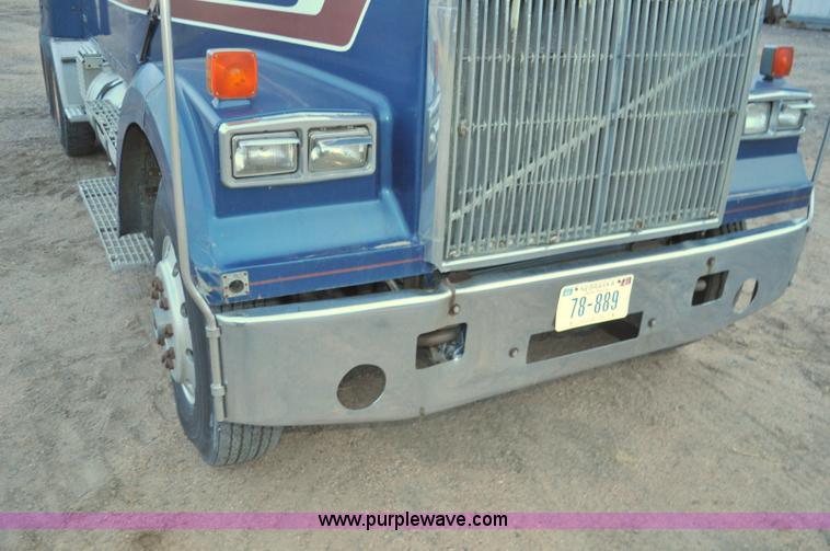 image for item G7281 1985 Volvo White GMC semi truck