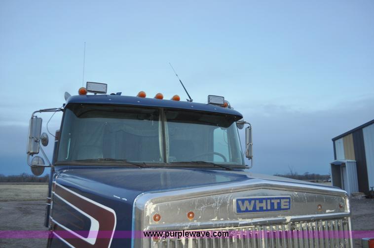 image for item G7281 1985 Volvo White GMC semi truck