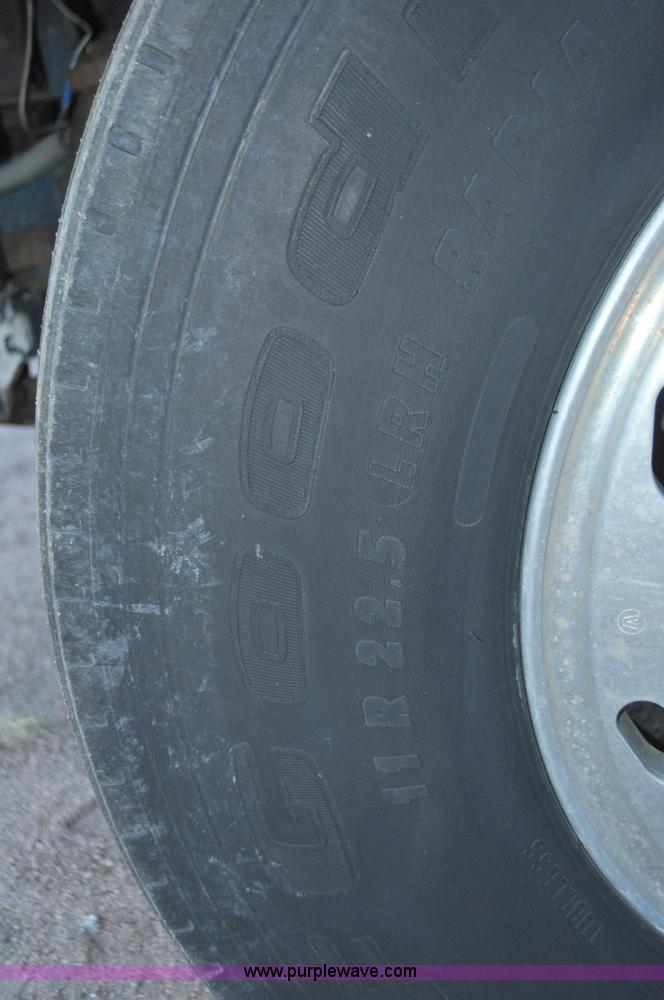 image for item G7281 1985 Volvo White GMC semi truck