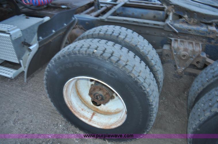 image for item G7281 1985 Volvo White GMC semi truck