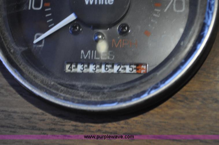 image for item G7281 1985 Volvo White GMC semi truck