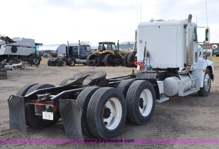 image for item G7282 1997 Freightliner FLD112 semi truck