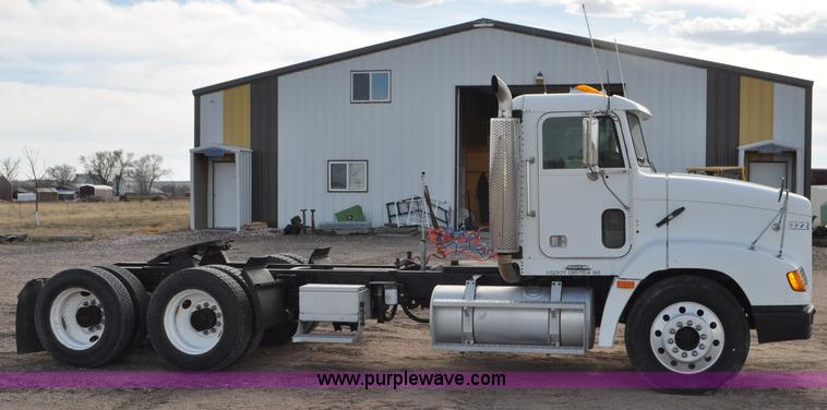 image for item G7282 1997 Freightliner FLD112 semi truck