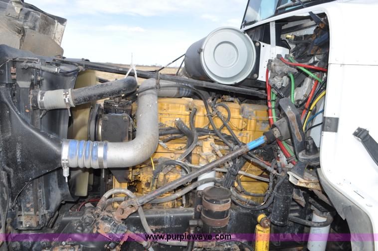 image for item G7282 1997 Freightliner FLD112 semi truck