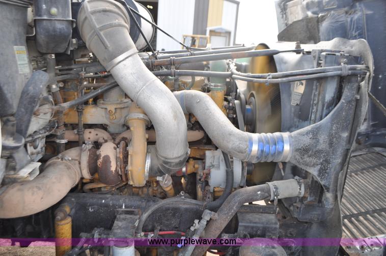 image for item G7282 1997 Freightliner FLD112 semi truck