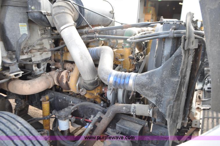 image for item G7282 1997 Freightliner FLD112 semi truck