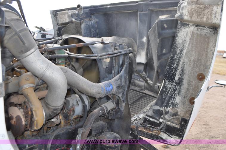 image for item G7282 1997 Freightliner FLD112 semi truck