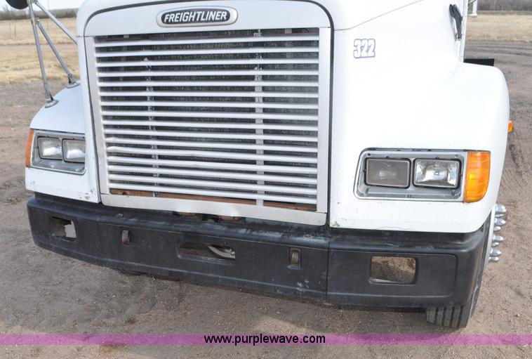 image for item G7282 1997 Freightliner FLD112 semi truck