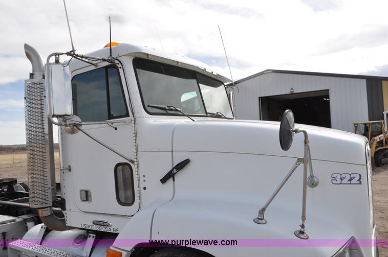 image for item G7282 1997 Freightliner FLD112 semi truck