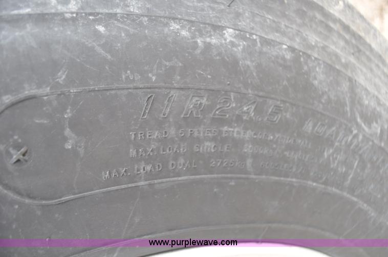 image for item G7282 1997 Freightliner FLD112 semi truck