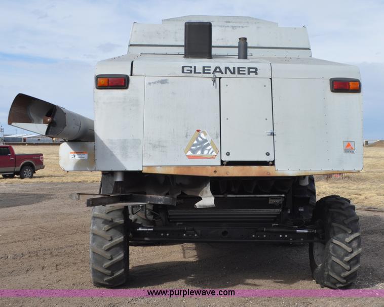 image for item G7283 2000 Gleaner R62 combine
