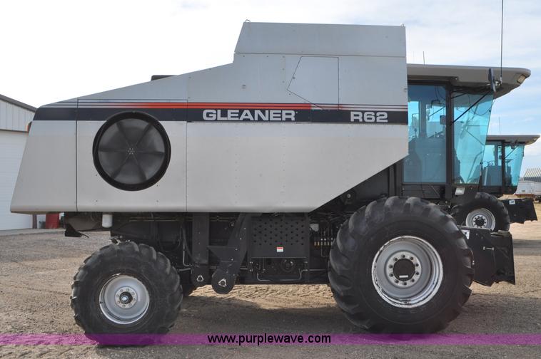 image for item G7283 2000 Gleaner R62 combine