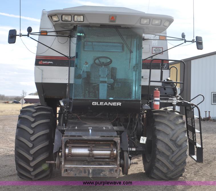 image for item G7283 2000 Gleaner R62 combine