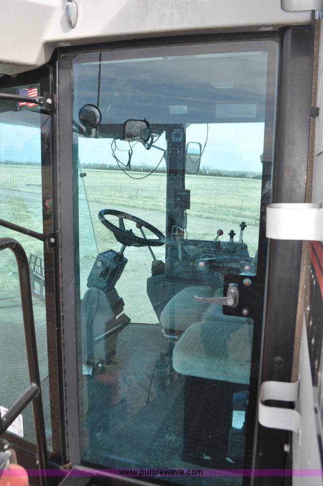 image for item G7283 2000 Gleaner R62 combine