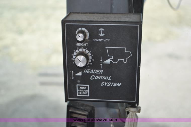 image for item G7283 2000 Gleaner R62 combine