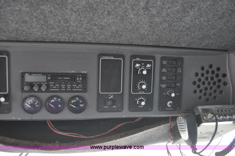 image for item G7283 2000 Gleaner R62 combine