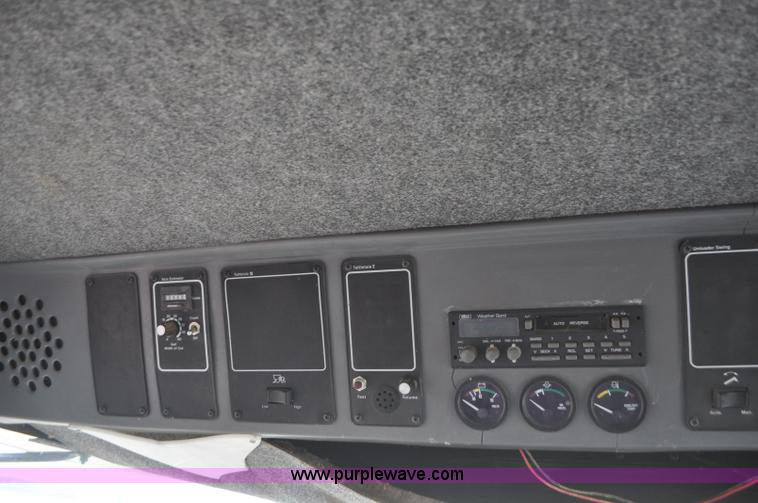 image for item G7283 2000 Gleaner R62 combine