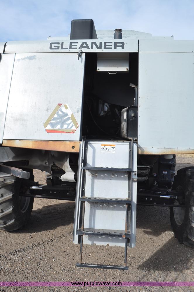 image for item G7283 2000 Gleaner R62 combine