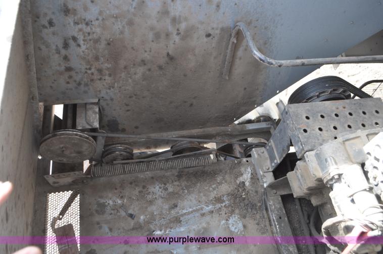 image for item G7283 2000 Gleaner R62 combine