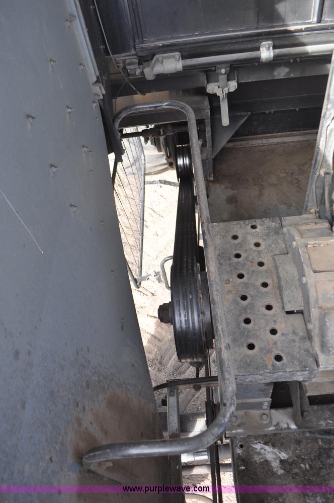 image for item G7283 2000 Gleaner R62 combine