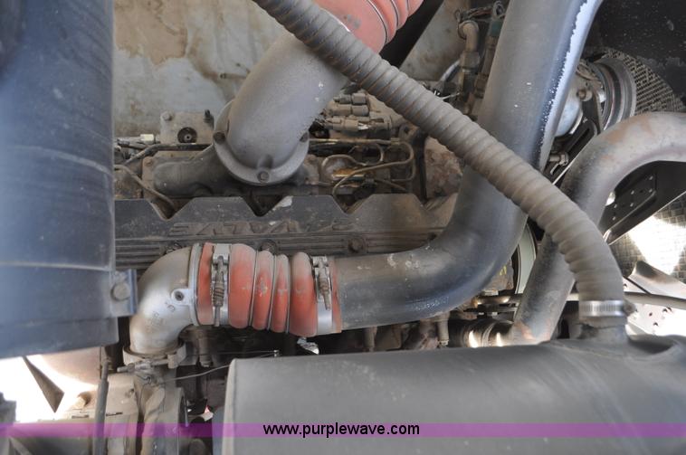 image for item G7283 2000 Gleaner R62 combine