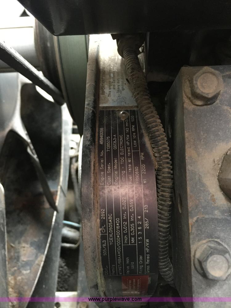 image for item G7283 2000 Gleaner R62 combine