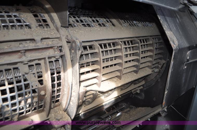 image for item G7283 2000 Gleaner R62 combine