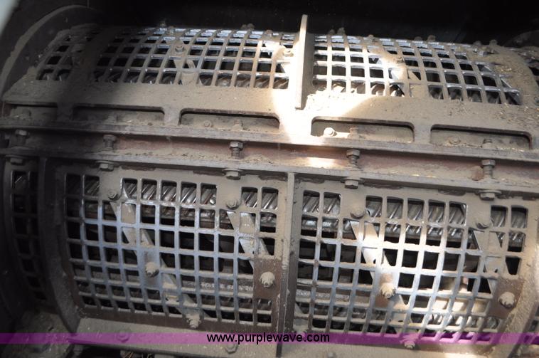 image for item G7283 2000 Gleaner R62 combine