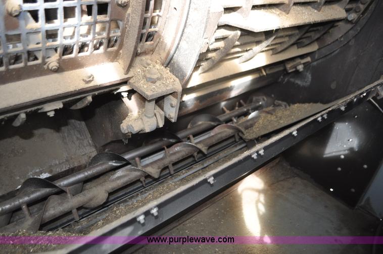 image for item G7283 2000 Gleaner R62 combine