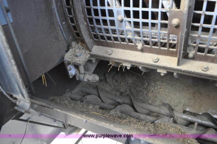 image for item G7283 2000 Gleaner R62 combine