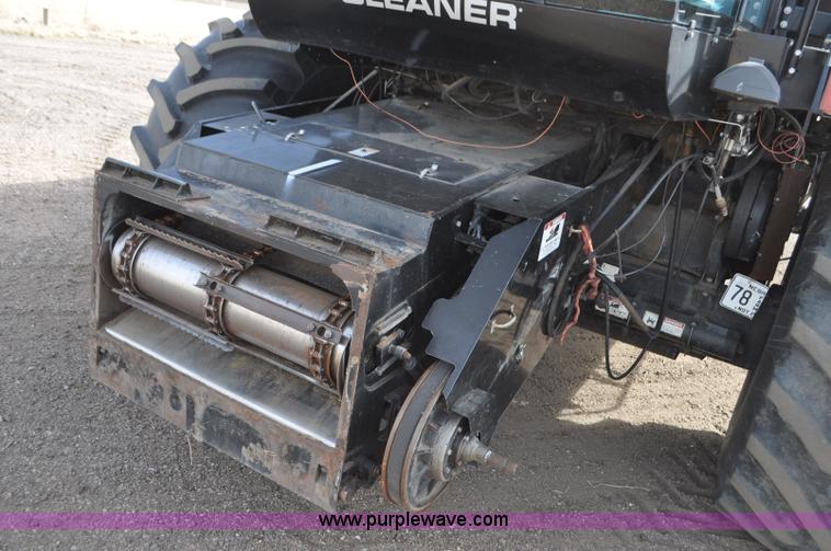 image for item G7283 2000 Gleaner R62 combine