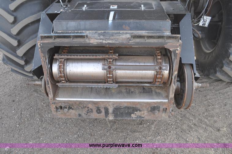 image for item G7283 2000 Gleaner R62 combine