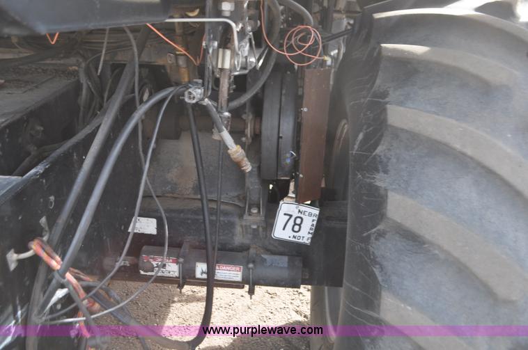 image for item G7283 2000 Gleaner R62 combine